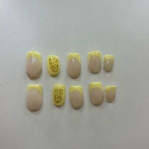 Artisan press on nails designed by Gigi